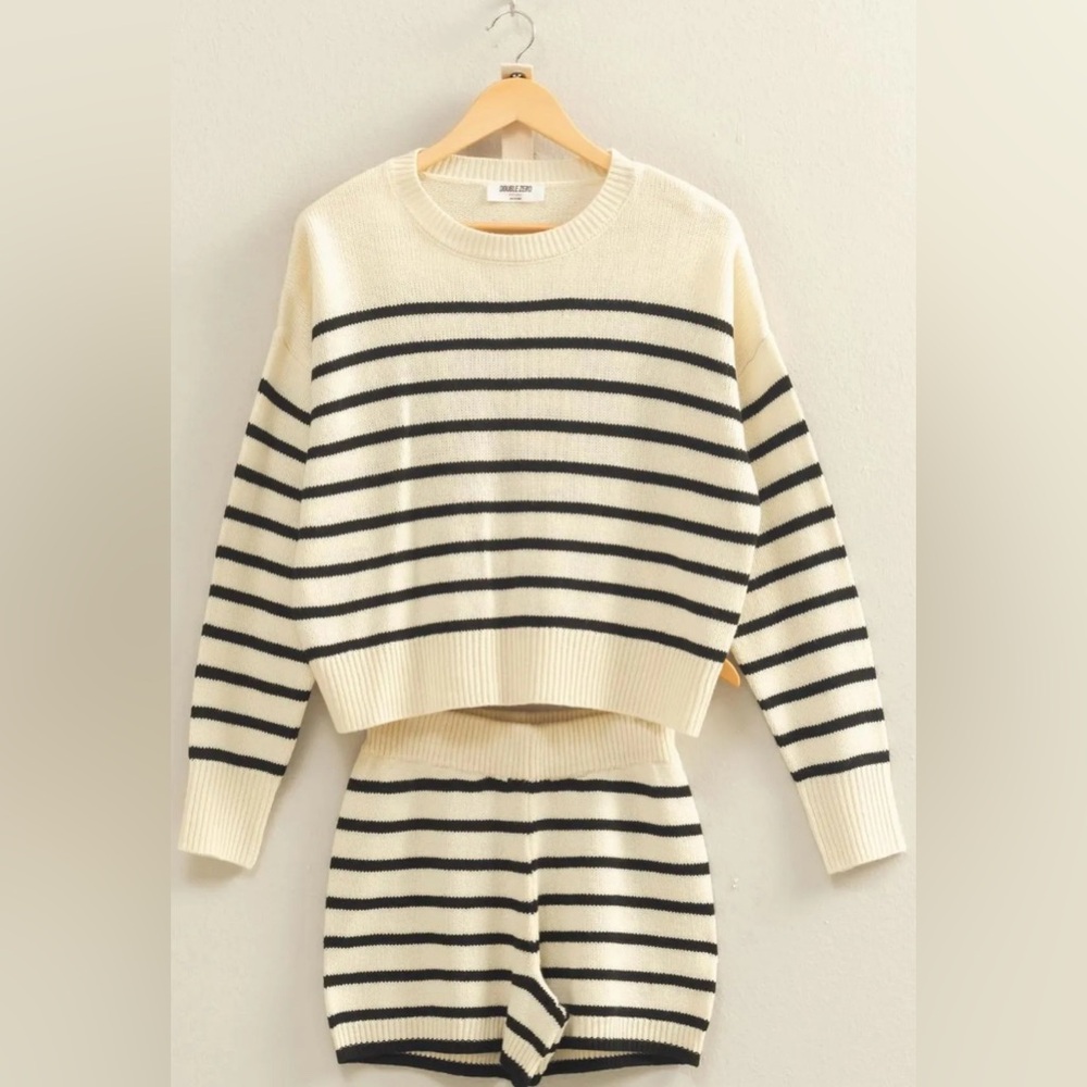 NEW Double Zero Cream & Black Striped Knit Sweater and Shorts Set Size Large - Picture 2 of 2